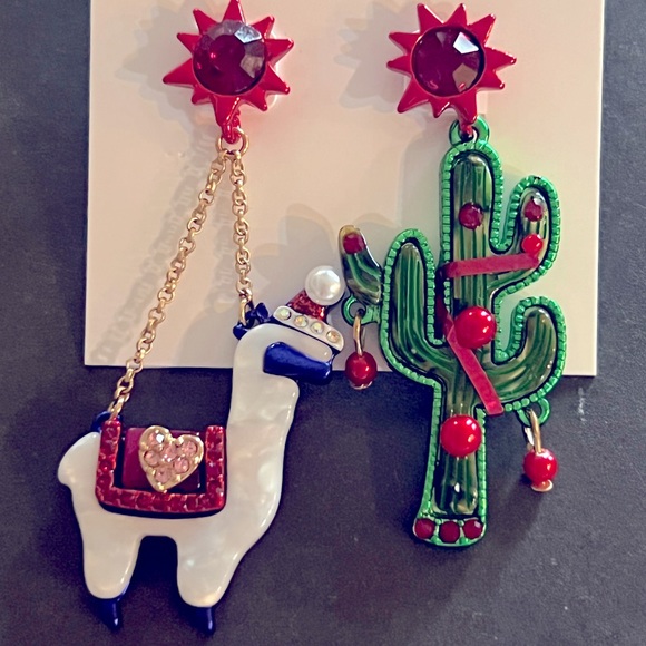 New BETSEY JOHNSON Llama Mismatch Drop Earrings - Picture 4 of 7